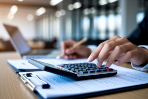 calculatrice-documents-bureau-main-floue